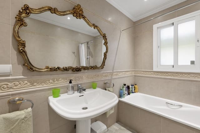 3 sypialnia Willa na sprzedaż w Mijas Costa, Mijas z basenem garażem - 785 000 € (Ref: 9848896)