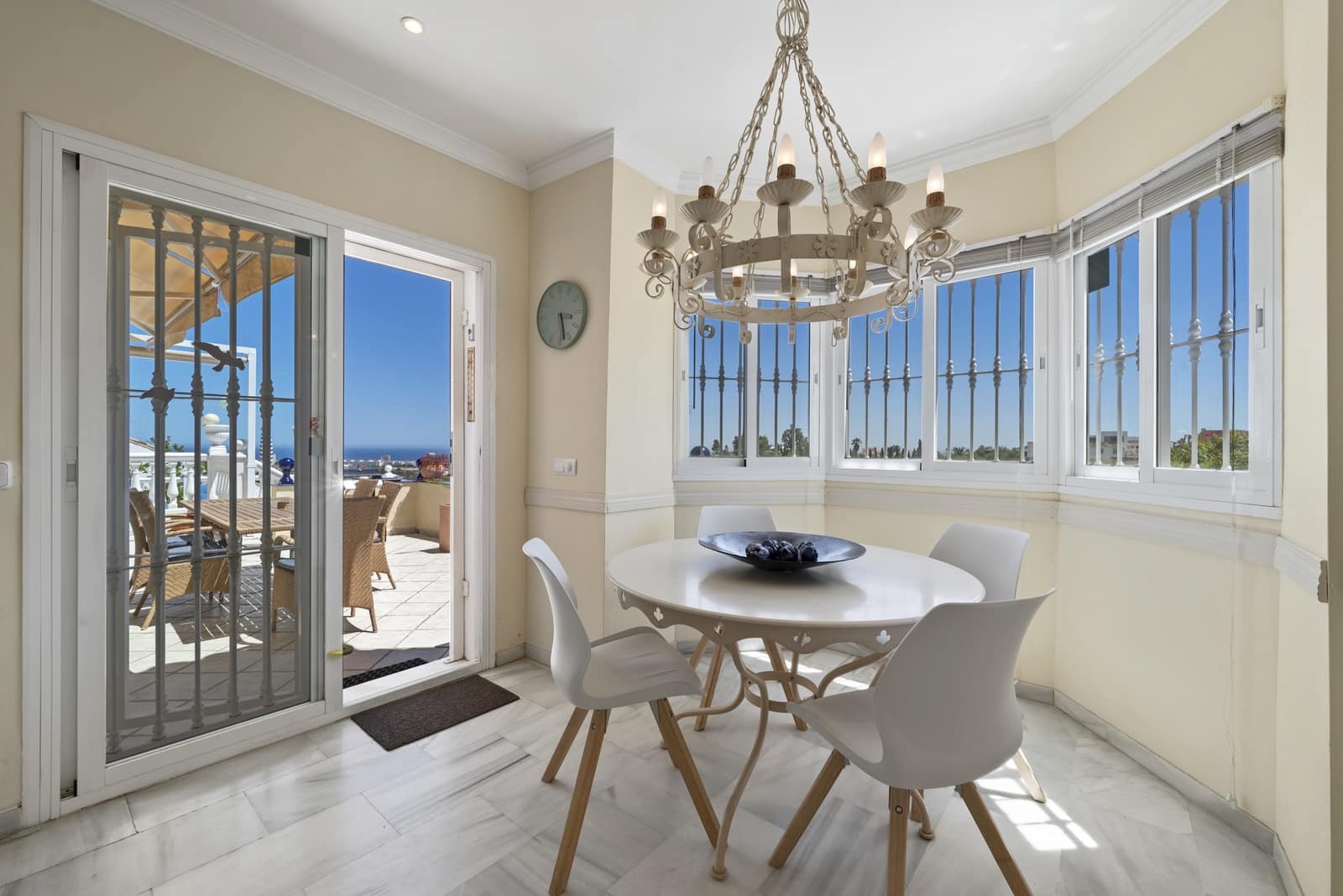3 bedroom Villa for sale in Mijas Costa with pool garage - € 785,000 (Ref: 9848896)