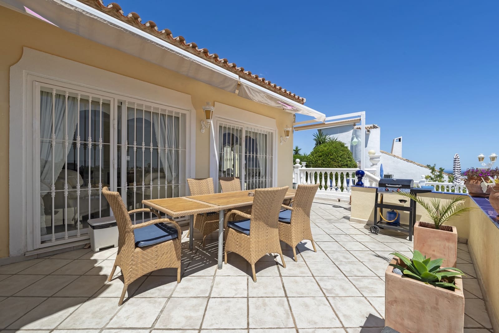 3 bedroom Villa for sale in Mijas Costa with pool garage - € 785,000 (Ref: 9848896)