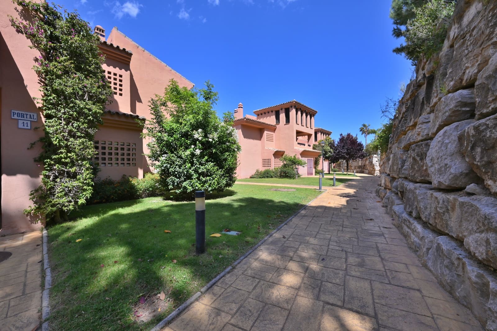 Ático de 2 habitaciones en Marbella en venta con piscina garaje - 365.000 € (Ref: 9850784)