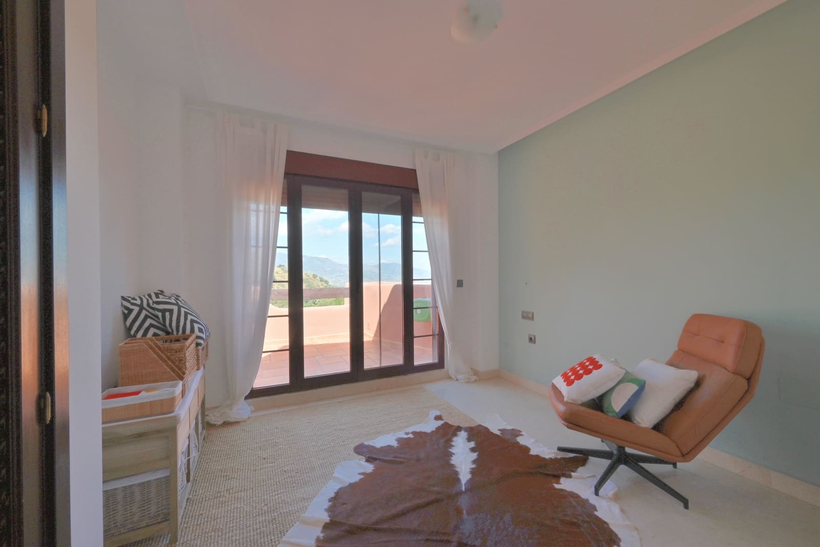 Ático de 2 habitaciones en Marbella en venta con piscina garaje - 365.000 € (Ref: 9850784)