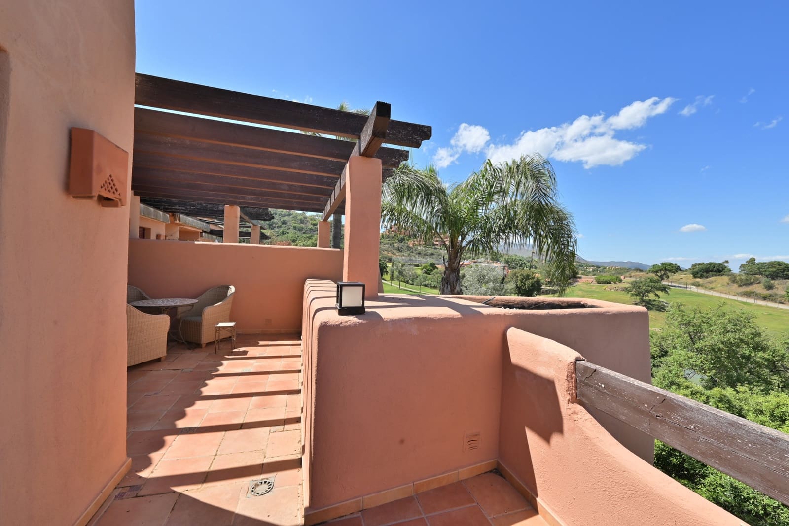 Ático de 2 habitaciones en Marbella en venta con piscina garaje - 365.000 € (Ref: 9850784)