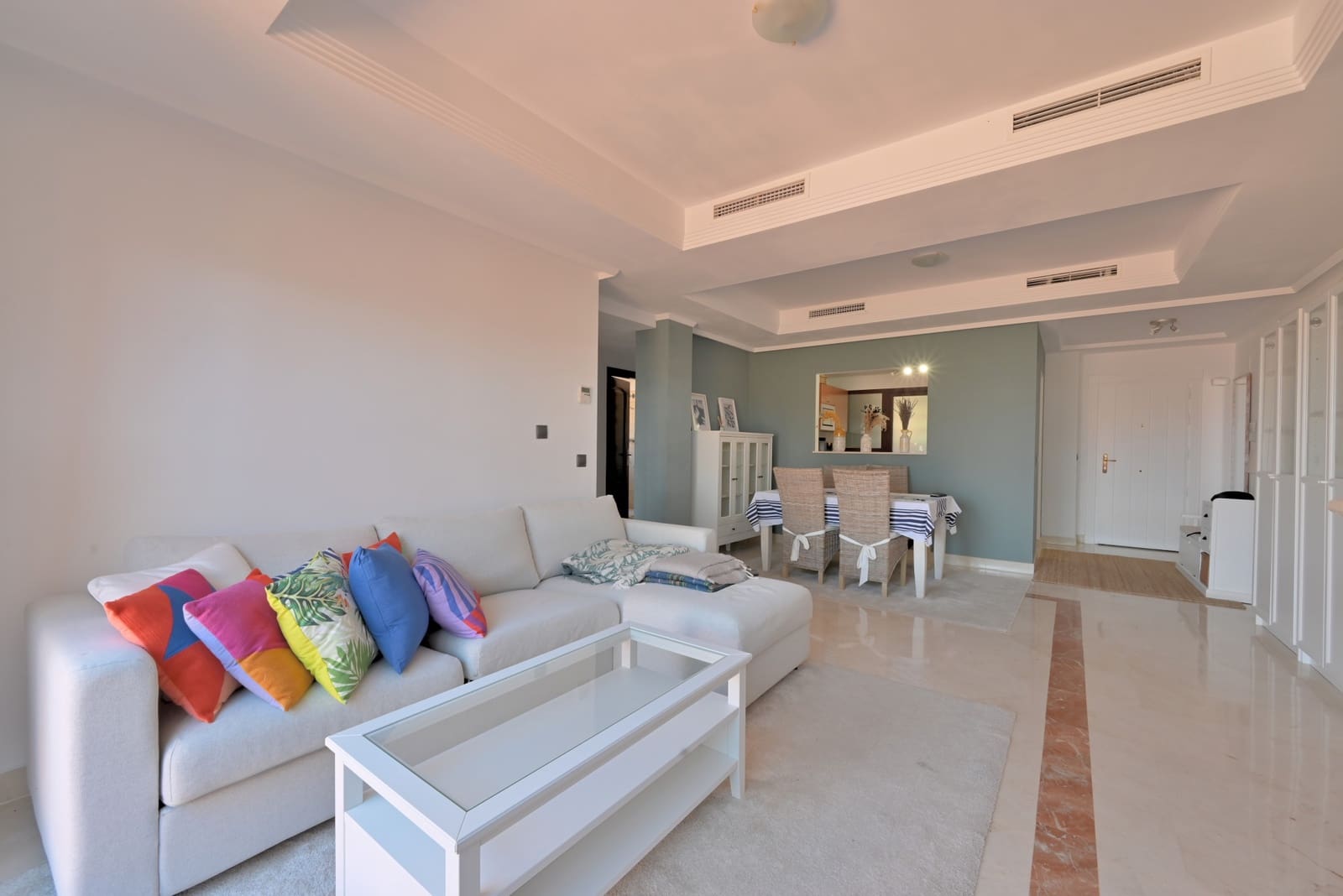 Ático de 2 habitaciones en Marbella en venta con piscina garaje - 365.000 € (Ref: 9850784)