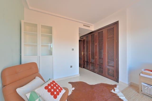 2 slaapkamer Penthouse te koop in Marbella met zwembad garage - € 365.000 (Ref: 9850784)