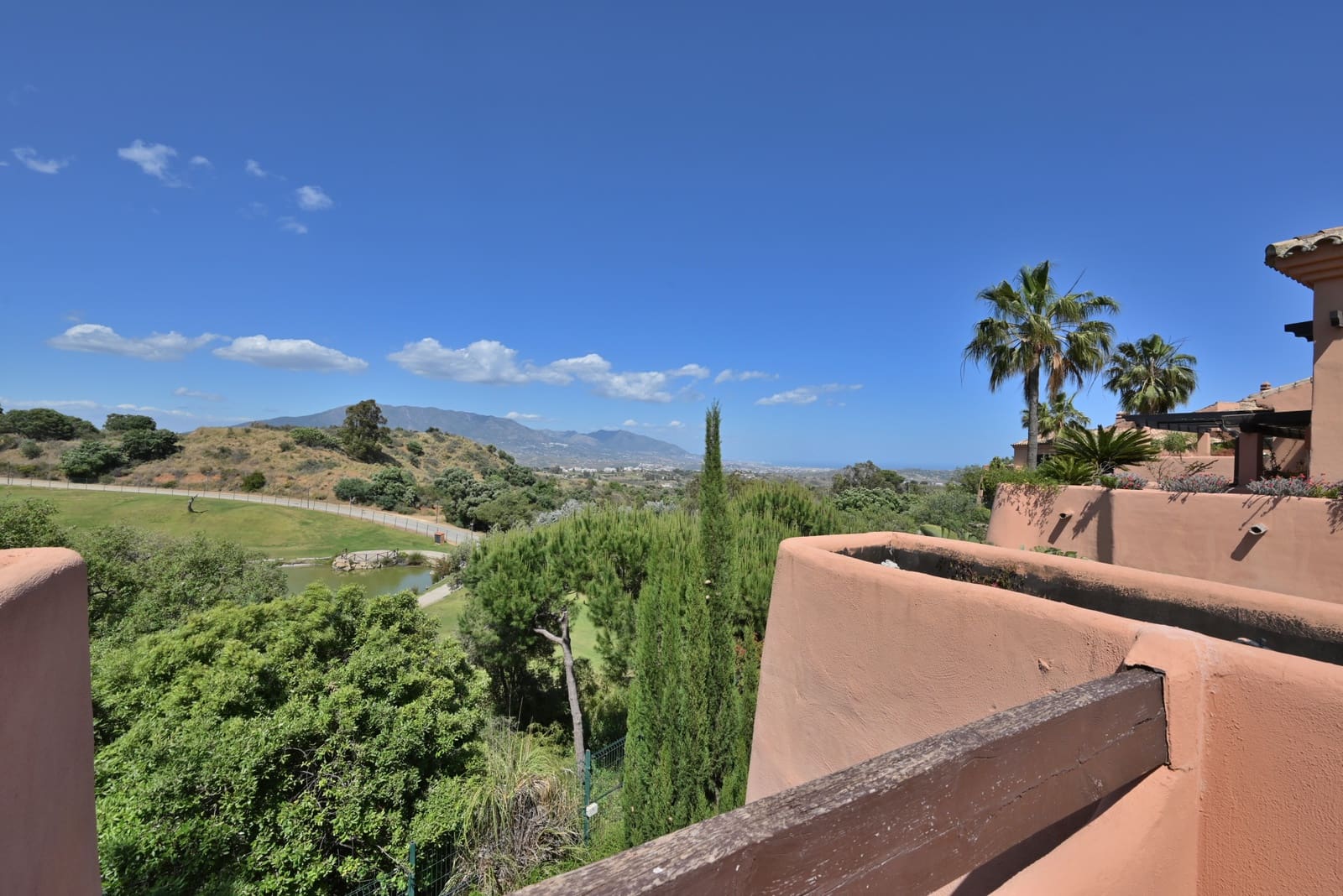 Ático de 2 habitaciones en Marbella en venta con piscina garaje - 365.000 € (Ref: 9850784)