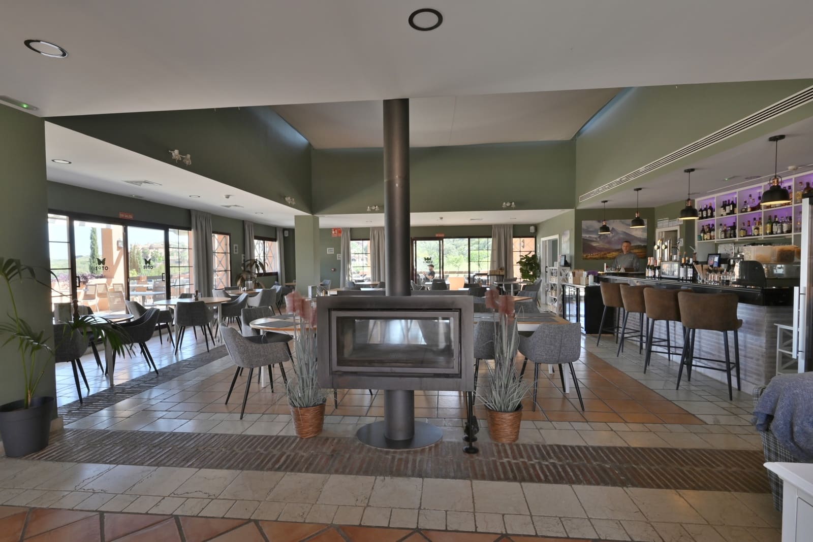 Ático de 2 habitaciones en Marbella en venta con piscina garaje - 365.000 € (Ref: 9850784)
