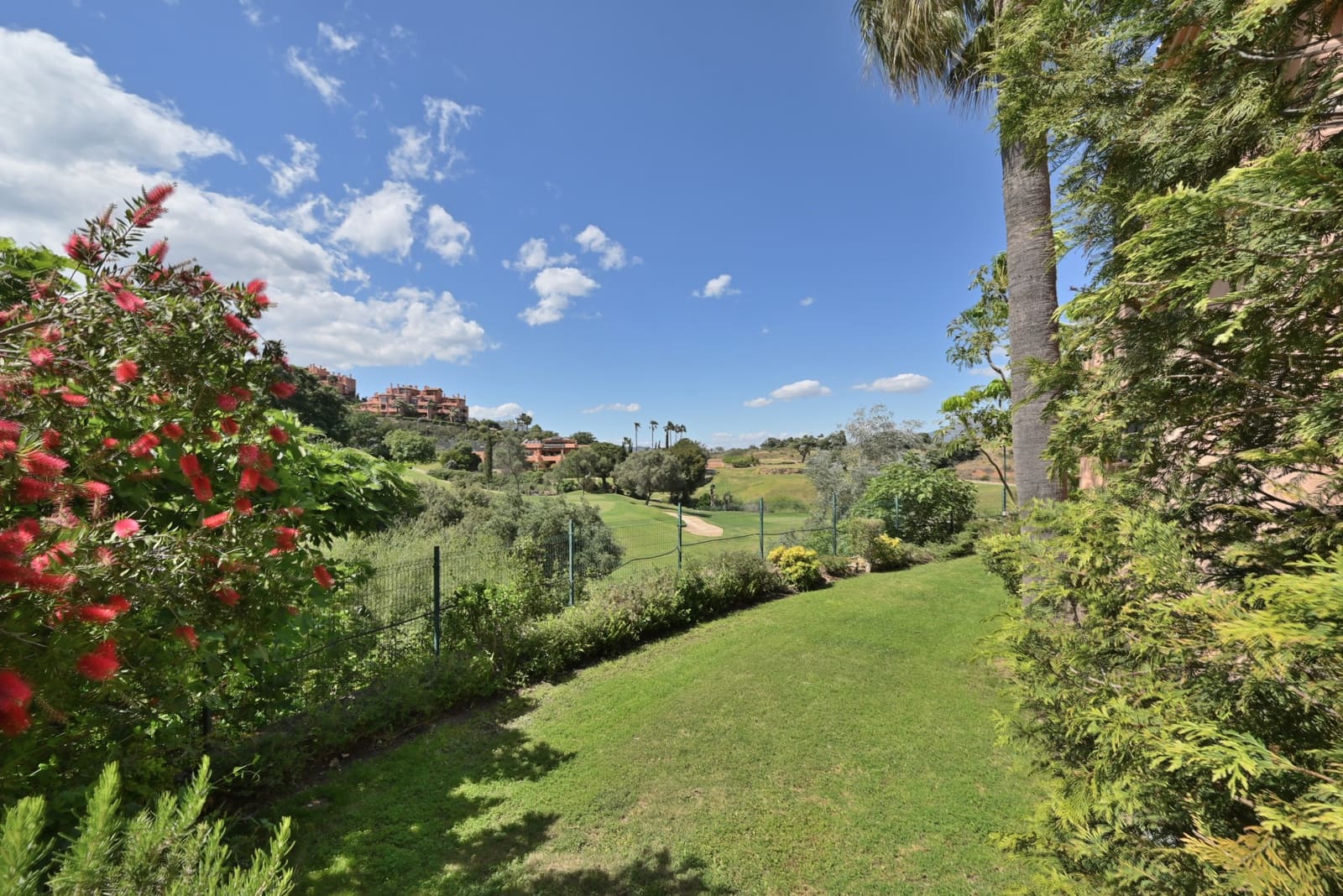 Ático de 2 habitaciones en Marbella en venta con piscina garaje - 365.000 € (Ref: 9850784)