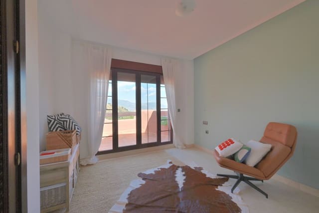 2 makuuhuone Kattohuoneisto myytävänä paikassa Marbella mukana uima-altaan 
autotalli - 365 000 € (Ref: 9850784)