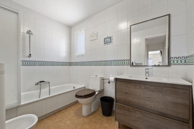 5 makuuhuone Omakotitalo myytävänä paikassa Mijas mukana uima-altaan 
autotalli - 530 250 € (Ref: 9858976)