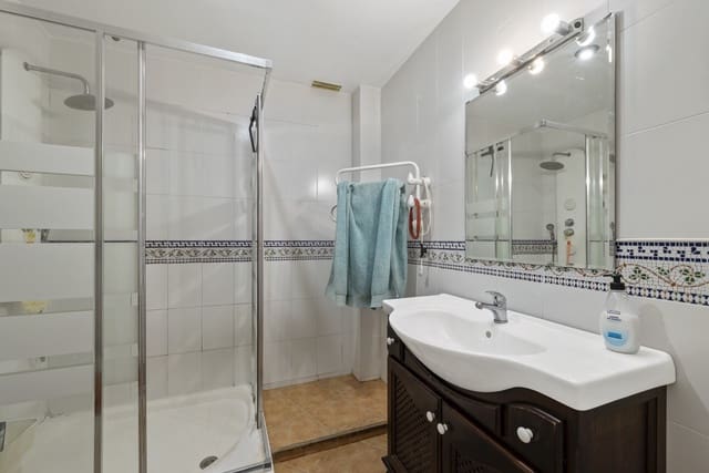 5 makuuhuone Omakotitalo myytävänä paikassa Mijas mukana uima-altaan 
autotalli - 530 250 € (Ref: 9858976)