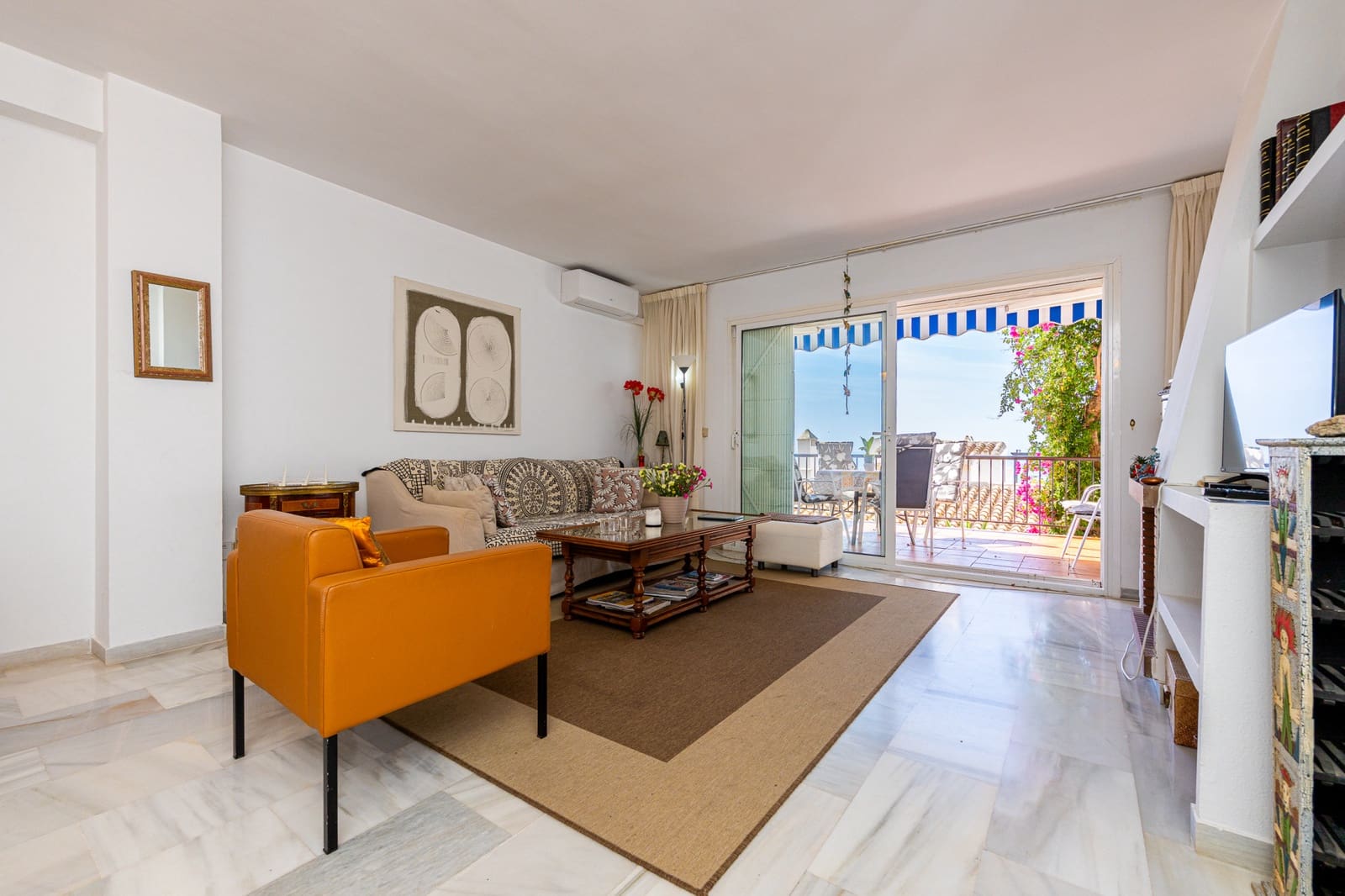 2 bedroom Apartment for sale in Calahonda with pool garage - € 575,000 (Ref: 9858977)