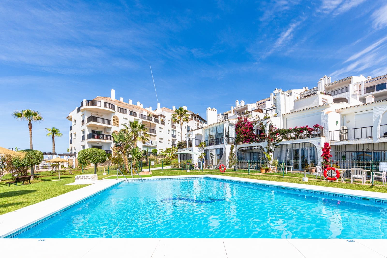 2 bedroom Apartment for sale in Calahonda with pool garage - € 575,000 (Ref: 9858977)