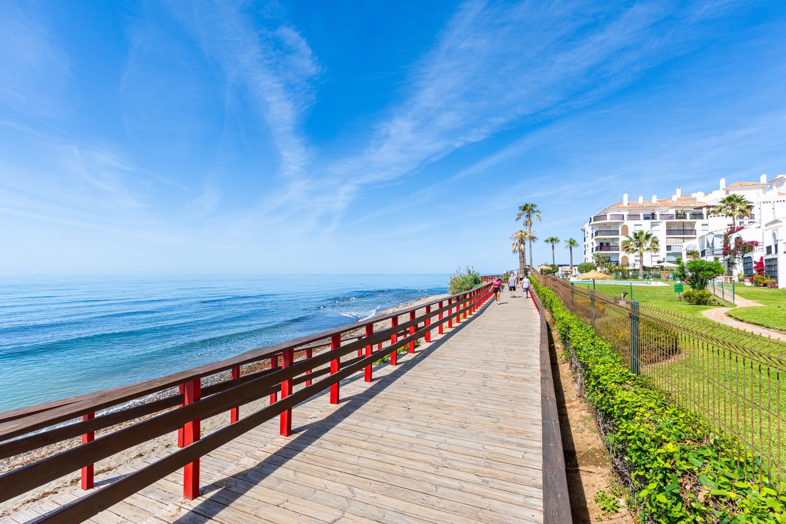 2 bedroom Apartment for sale in Calahonda with pool garage - € 575,000 (Ref: 9858977)