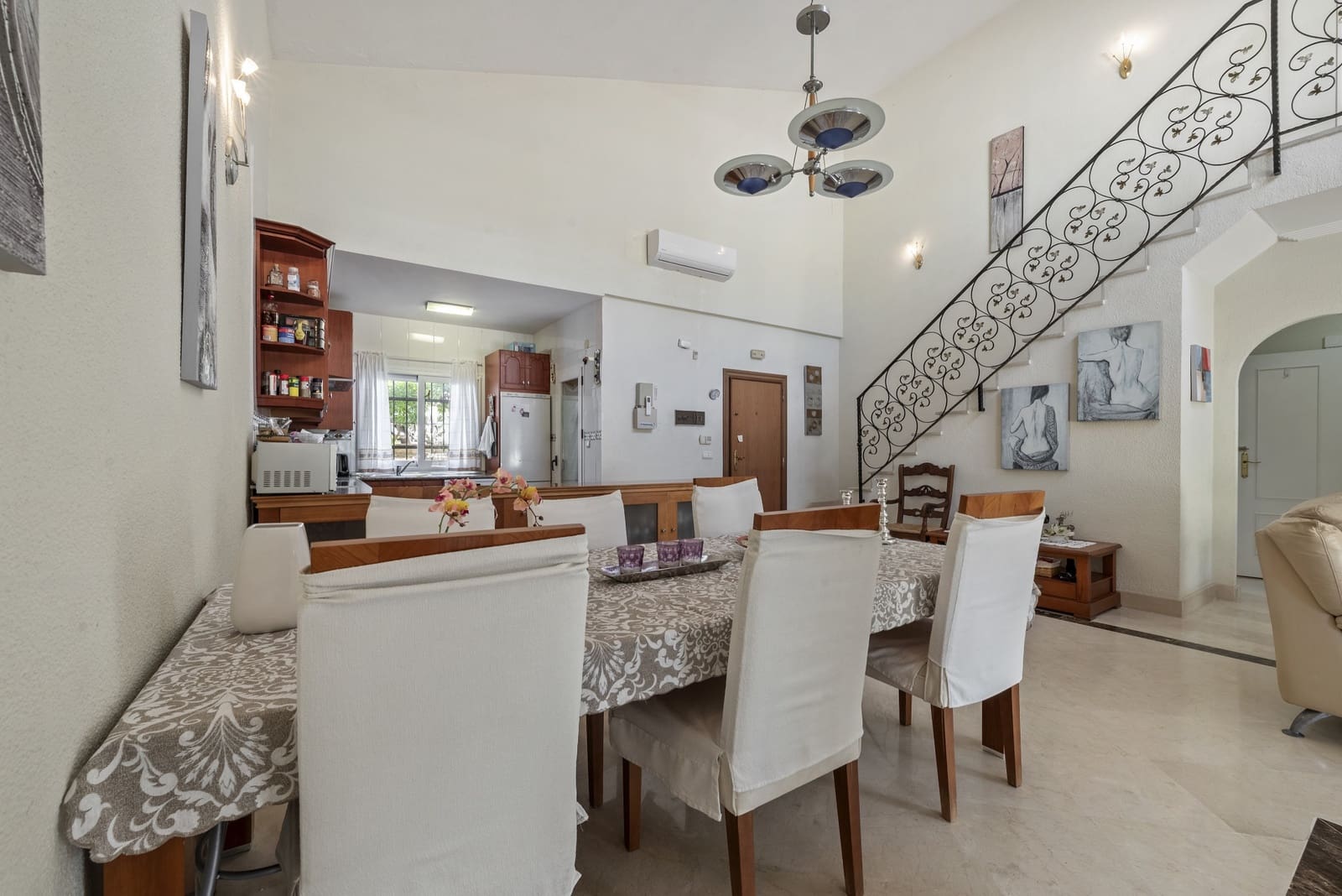 4 sypialnia Dom na sprzedaż w Calahonda z basenem garażem - 525 000 € (Ref: 9858978)