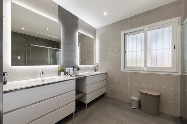 4 sypialnia Dom na sprzedaż w Calahonda, Mijas z basenem garażem - 525 000 € (Ref: 9858978)