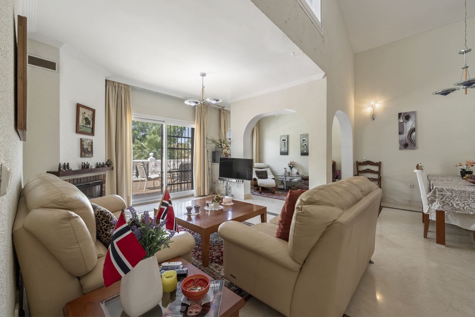 4 sypialnia Dom na sprzedaż w Calahonda z basenem garażem - 525 000 € (Ref: 9858978)