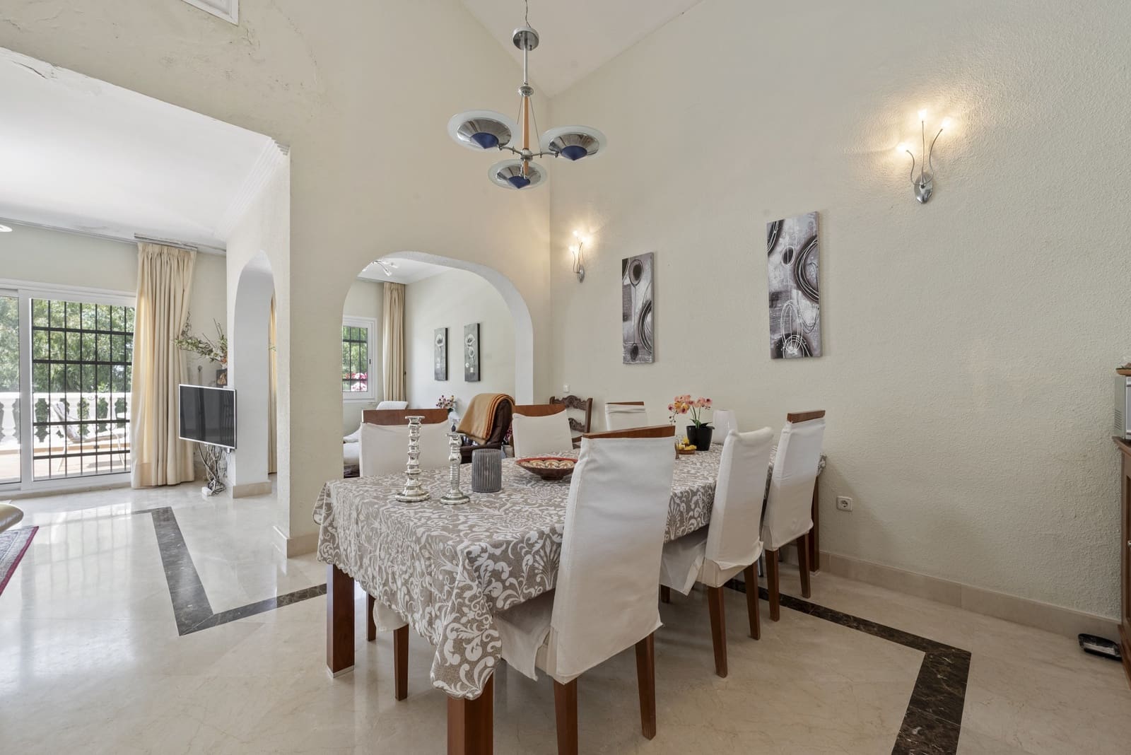 4 sypialnia Dom na sprzedaż w Calahonda z basenem garażem - 525 000 € (Ref: 9858978)