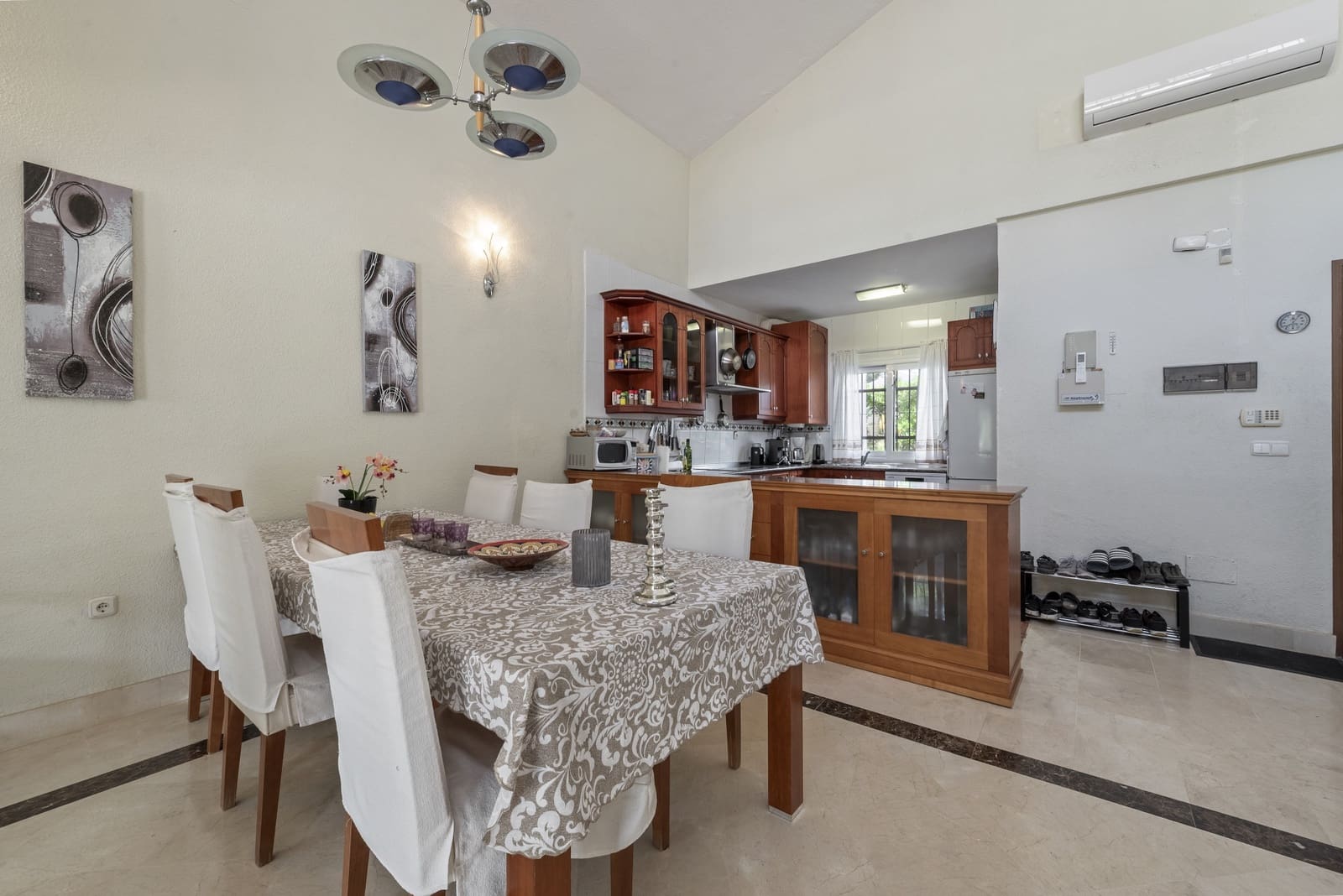 4 sypialnia Dom na sprzedaż w Calahonda z basenem garażem - 525 000 € (Ref: 9858978)