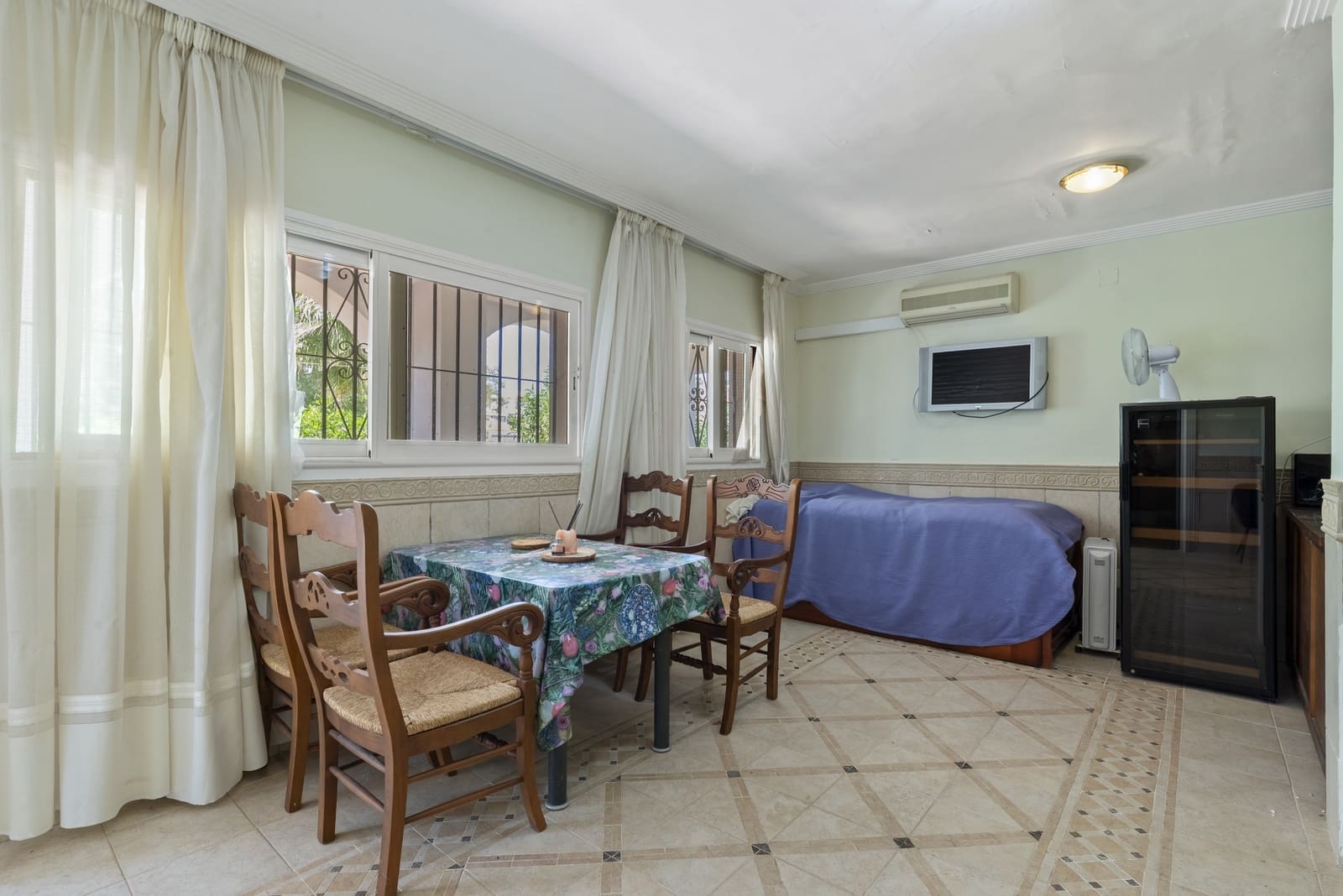 4 sypialnia Dom na sprzedaż w Calahonda z basenem garażem - 525 000 € (Ref: 9858978)