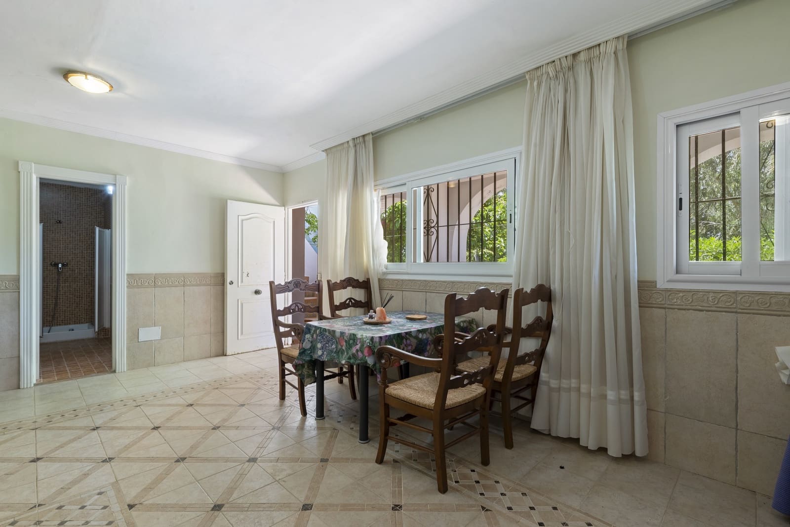 4 sypialnia Dom na sprzedaż w Calahonda z basenem garażem - 525 000 € (Ref: 9858978)