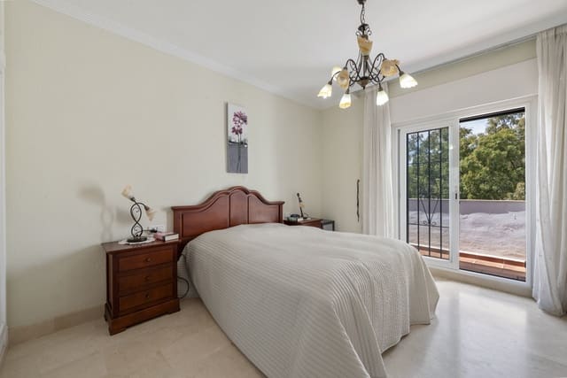 4 sypialnia Dom na sprzedaż w Calahonda, Mijas z basenem garażem - 525 000 € (Ref: 9858978)