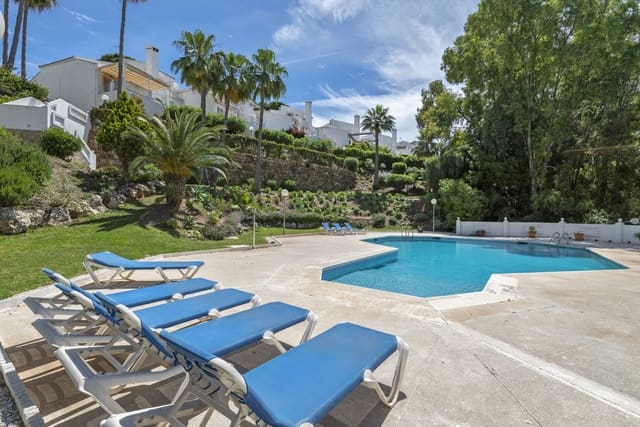 4 sypialnia Dom na sprzedaż w Calahonda, Mijas z basenem garażem - 525 000 € (Ref: 9858978)