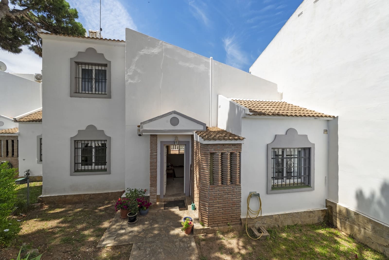 4 bedroom Townhouse for sale in Calahonda with pool garage - € 525,000 (Ref: 9858978)