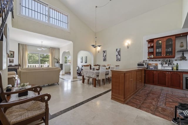 4 slaapkamer Huis te koop in Calahonda, Mijas met zwembad garage - € 525.000 (Ref: 9858978)