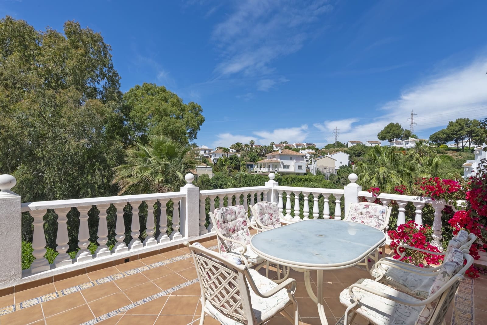 4 bedroom Townhouse for sale in Calahonda with pool garage - € 525,000 (Ref: 9858978)