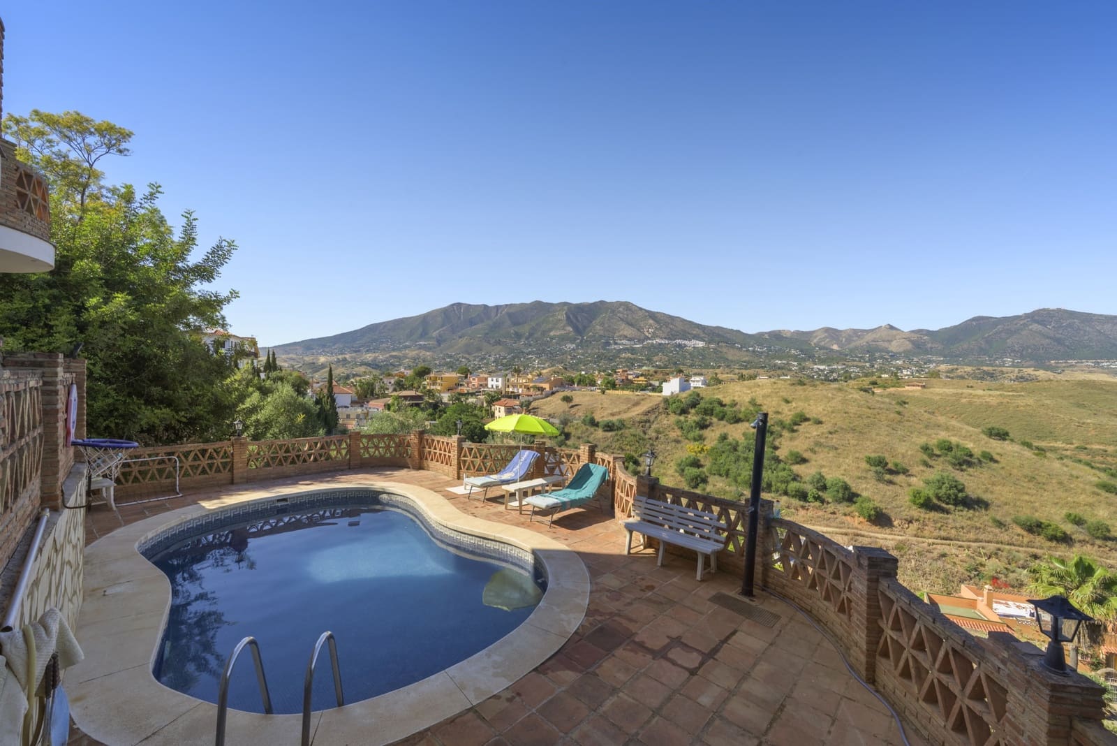 4 soverom Villa til salgs i Mijas Costa med svømmebasseng garasje - € 750 000 (Ref: 9861390)
