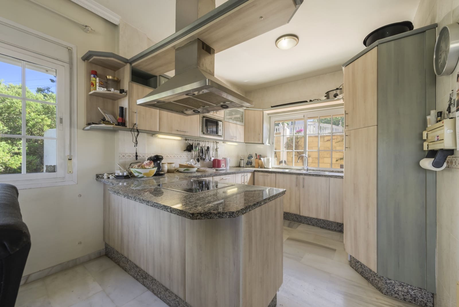 4 soverom Villa til salgs i Mijas Costa med svømmebasseng garasje - € 750 000 (Ref: 9861390)