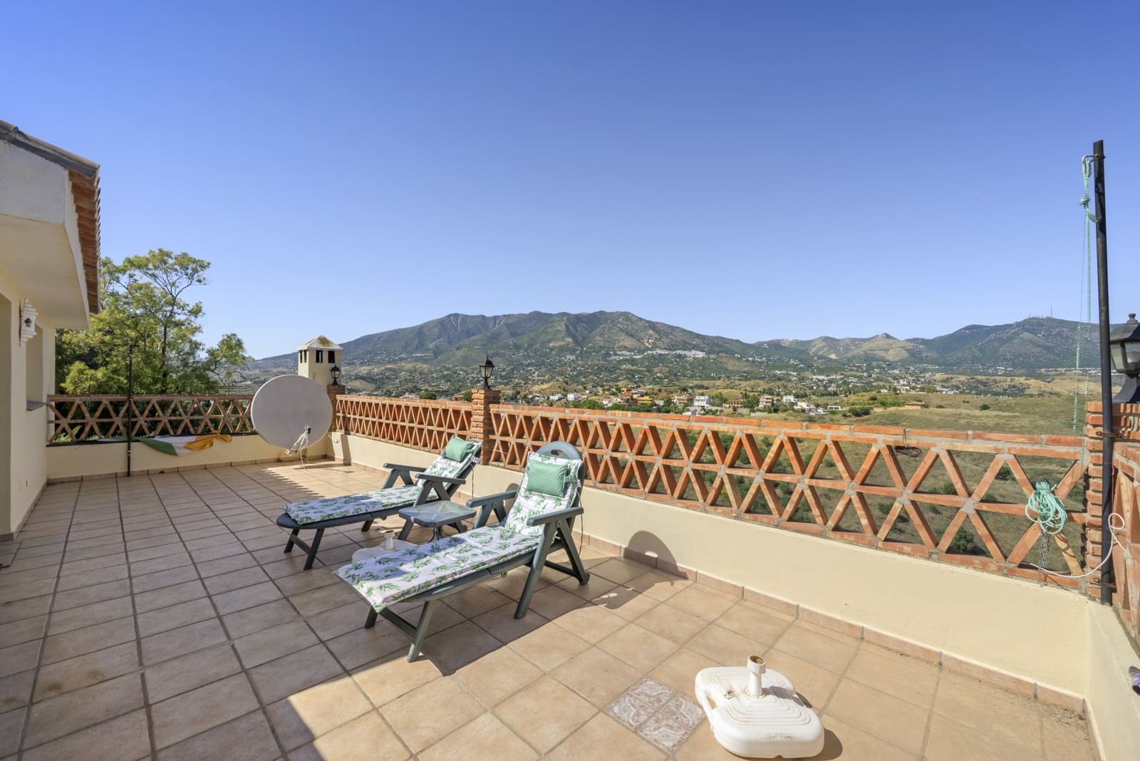 4 soverom Villa til salgs i Mijas Costa med svømmebasseng garasje - € 750 000 (Ref: 9861390)