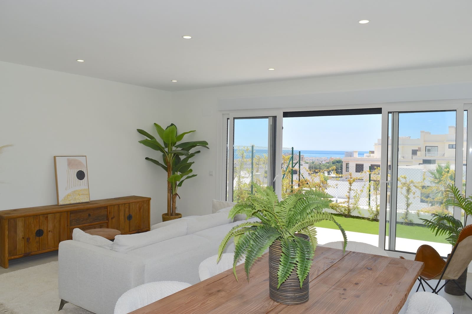 4 makuuhuone Omakotitalo myytävänä paikassa La Cala de Mijas mukana uima-altaan 
autotalli - 850 000 € (Ref: 9868061)