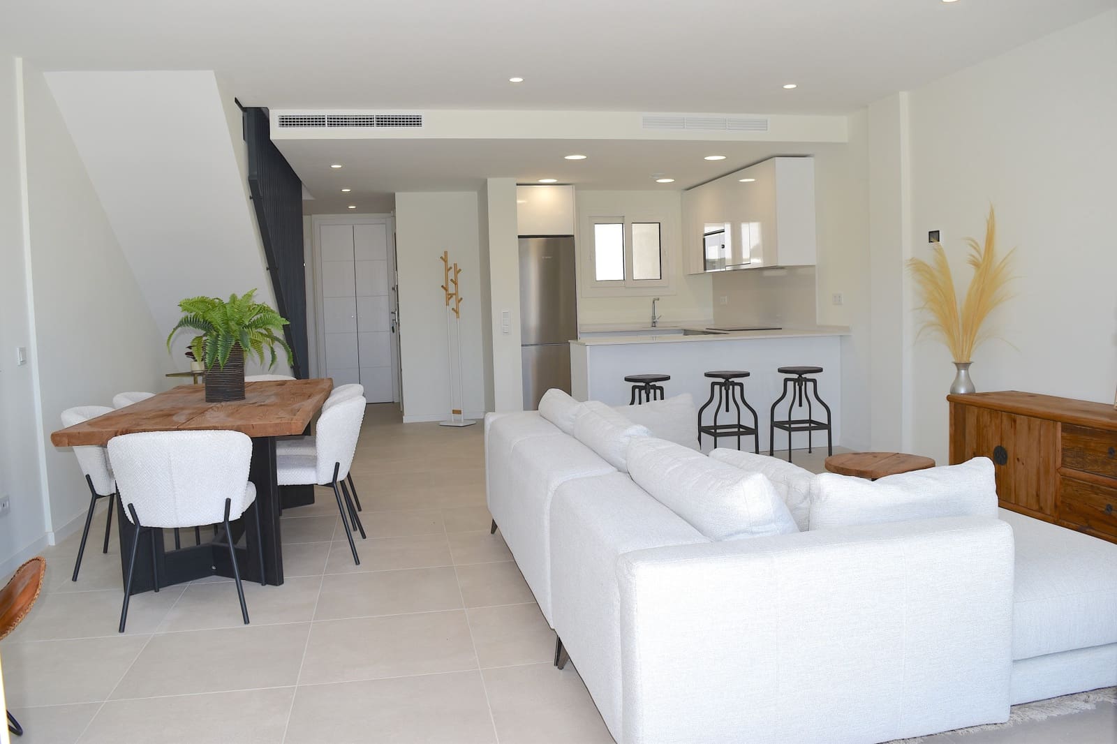 4 makuuhuone Omakotitalo myytävänä paikassa La Cala de Mijas mukana uima-altaan 
autotalli - 850 000 € (Ref: 9868061)