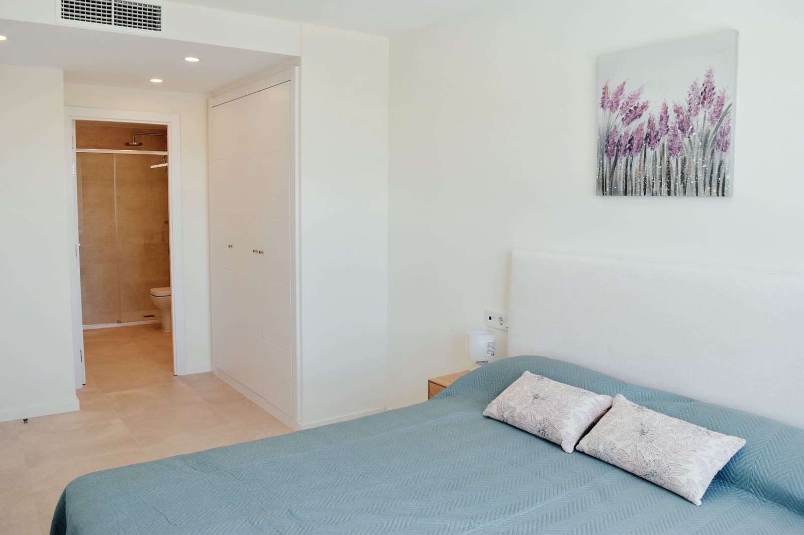 4 makuuhuone Omakotitalo myytävänä paikassa La Cala de Mijas mukana uima-altaan 
autotalli - 850 000 € (Ref: 9868061)