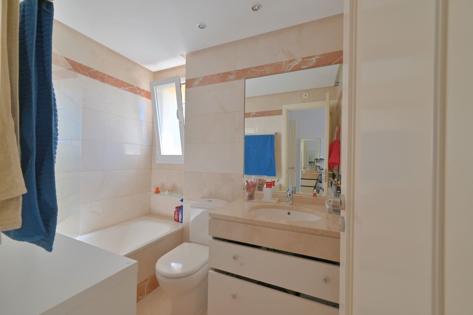 2 makuuhuone Huoneisto myytävänä paikassa La Cala de Mijas mukana uima-altaan 
autotalli - 295 000 € (Ref: 9868062)