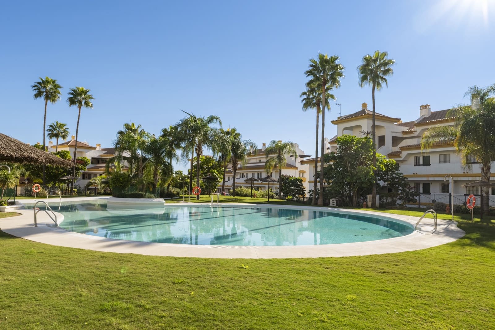 2 makuuhuone Huoneisto myytävänä paikassa La Cala de Mijas mukana uima-altaan 
autotalli - 295 000 € (Ref: 9868062)