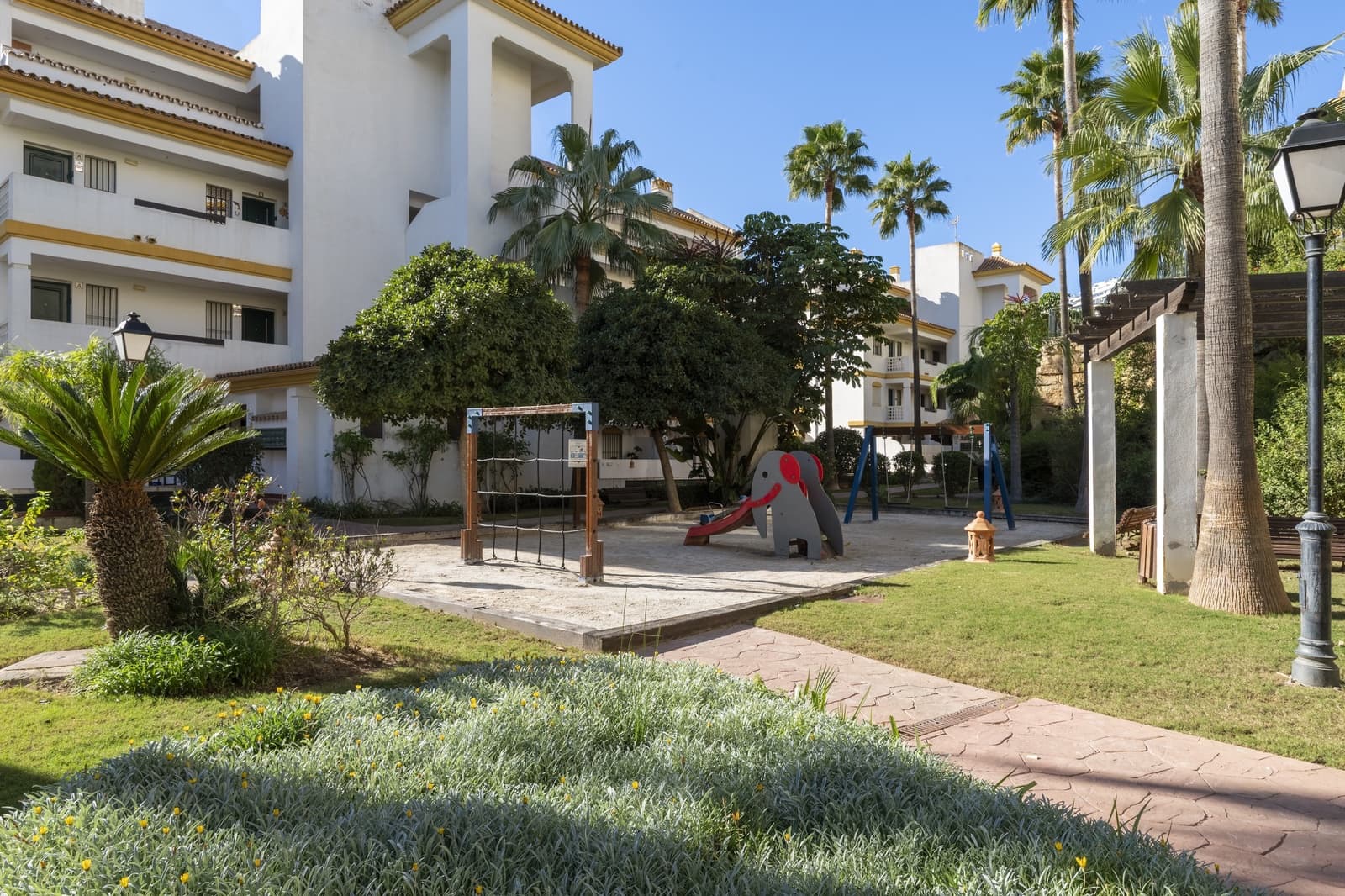 2 makuuhuone Huoneisto myytävänä paikassa La Cala de Mijas mukana uima-altaan 
autotalli - 295 000 € (Ref: 9868062)