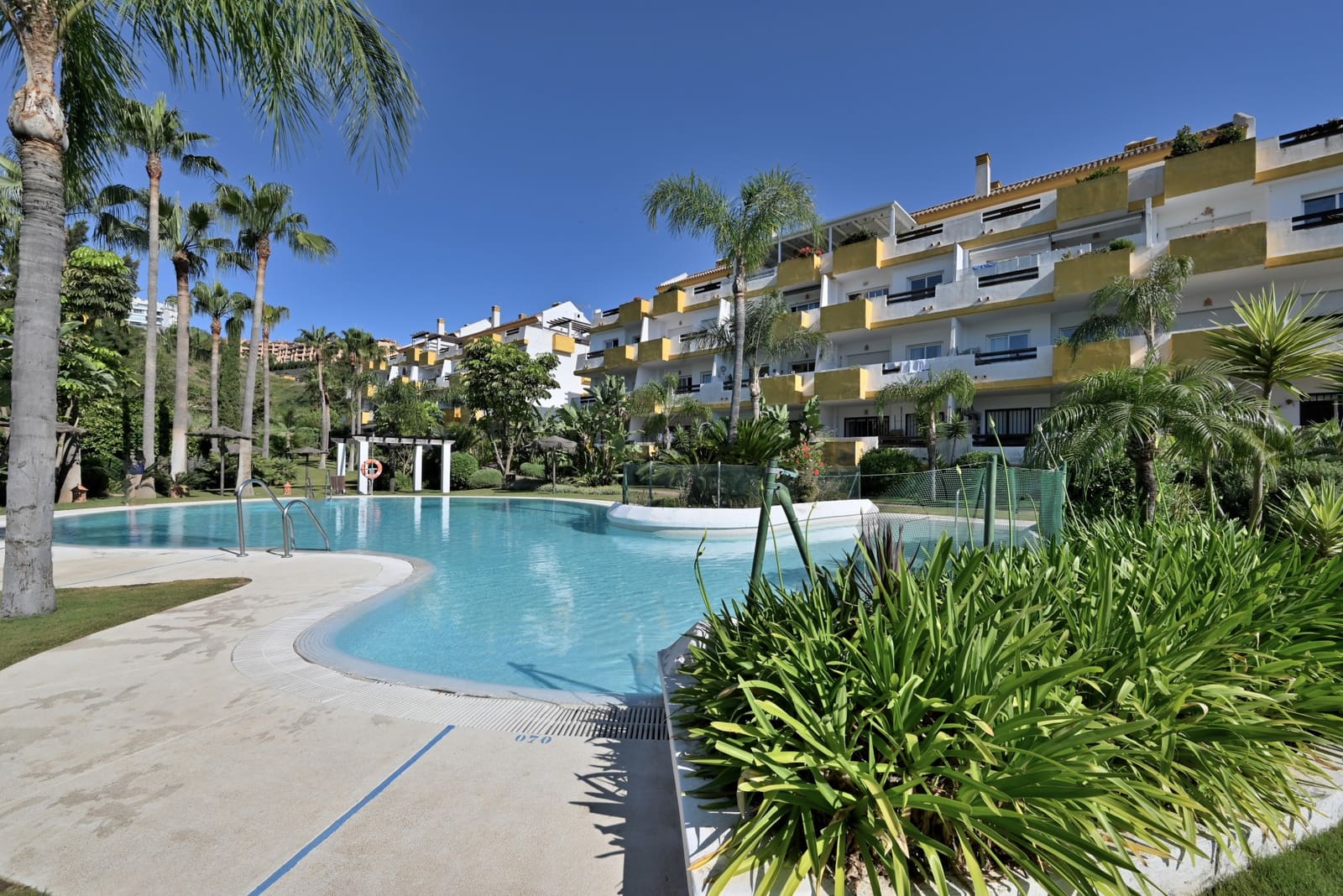 2 makuuhuone Huoneisto myytävänä paikassa La Cala de Mijas mukana uima-altaan 
autotalli - 295 000 € (Ref: 9868062)
