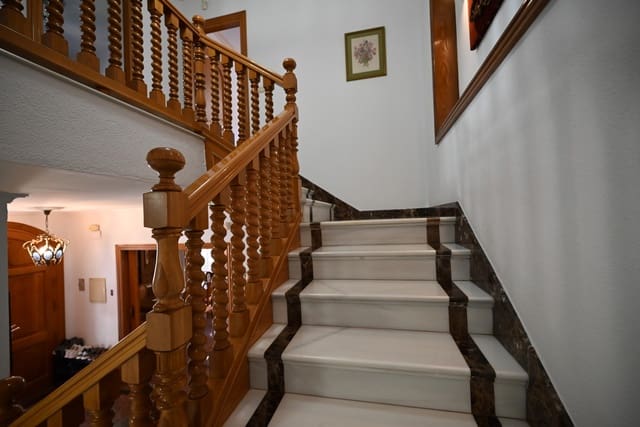 5 makuuhuone Omakotitalo myytävänä paikassa Fuengirola - 895 000 € (Ref: 9868063)