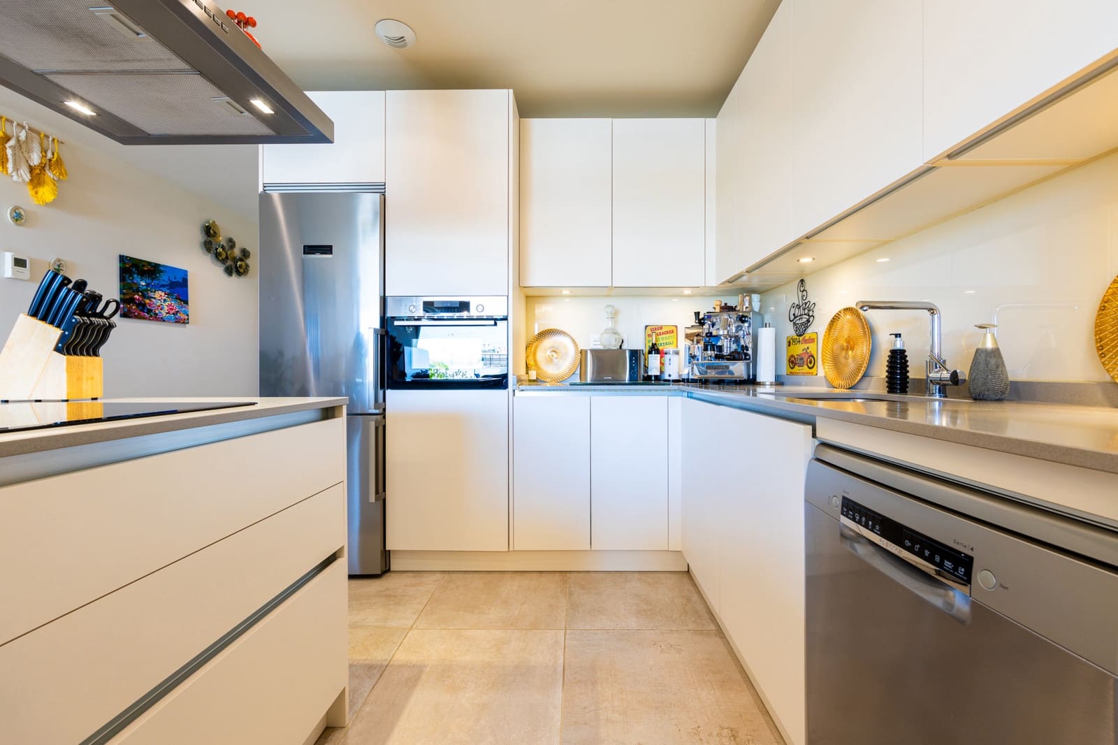 3 sypialnia Apartament na sprzedaż w La Cala de Mijas z basenem garażem - 725 000 € (Ref: 9880458)