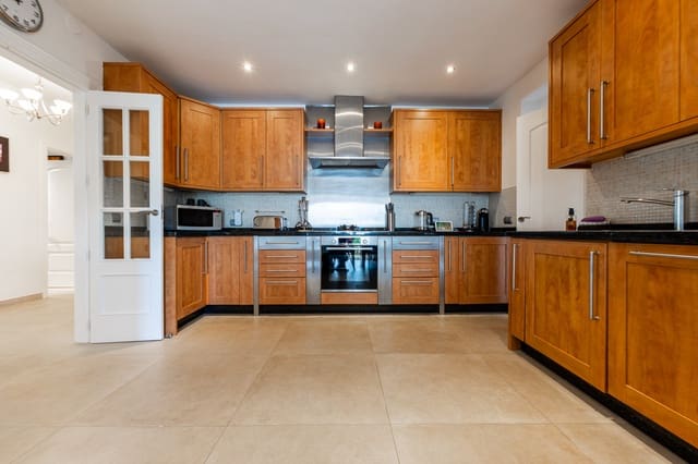 Chalet de 6 habitaciones en Calahonda, Mijas en venta con piscina garaje - 1.490.000 € (Ref: 9891528)