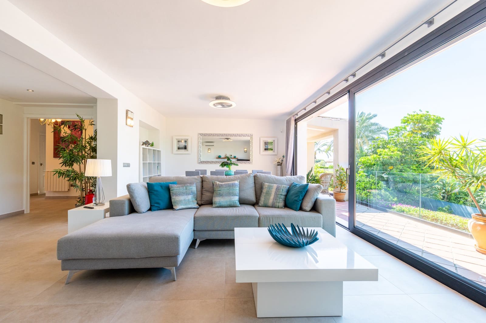 6 soverom Villa til salgs i Calahonda med svømmebasseng garasje - € 1 490 000 (Ref: 9891528)
