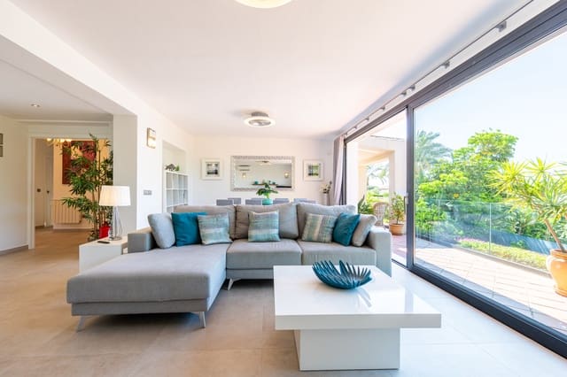 Chalet de 6 habitaciones en Calahonda, Mijas en venta con piscina garaje - 1.490.000 € (Ref: 9891528)