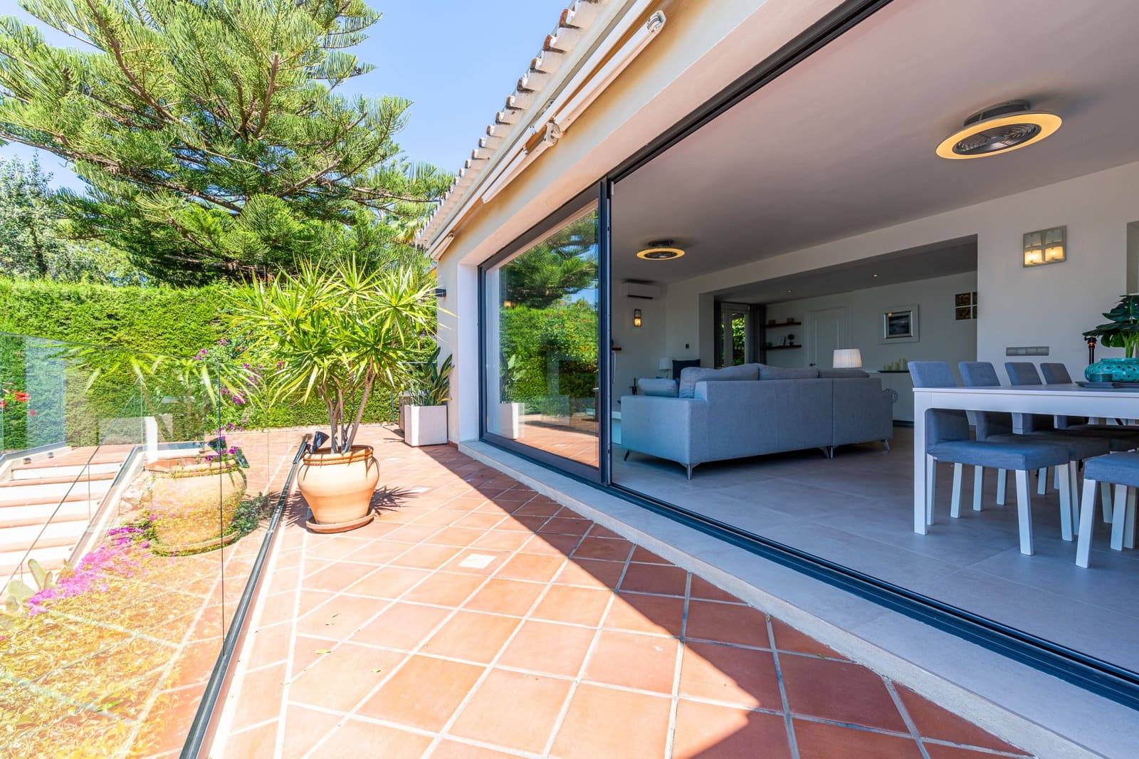 6 soverom Villa til salgs i Calahonda med svømmebasseng garasje - € 1 490 000 (Ref: 9891528)