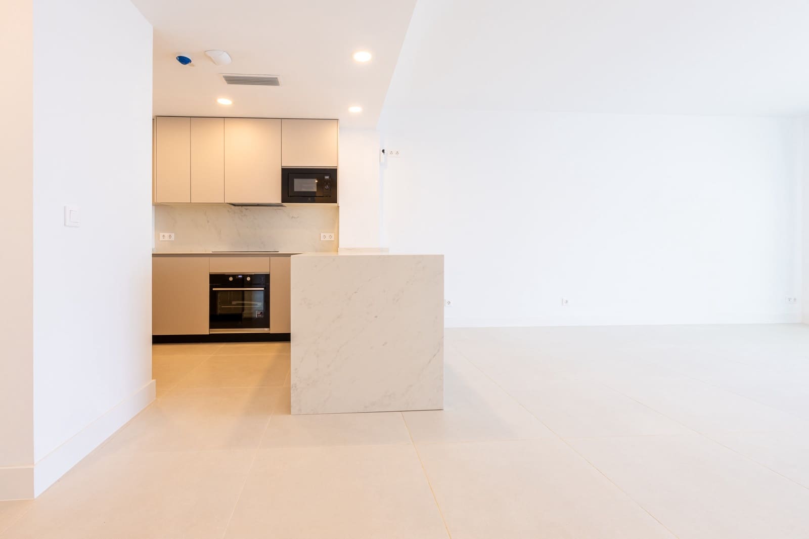 Apartamento de 2 habitaciones en Benalmádena en venta con piscina garaje - 495.000 € (Ref: 9891529)