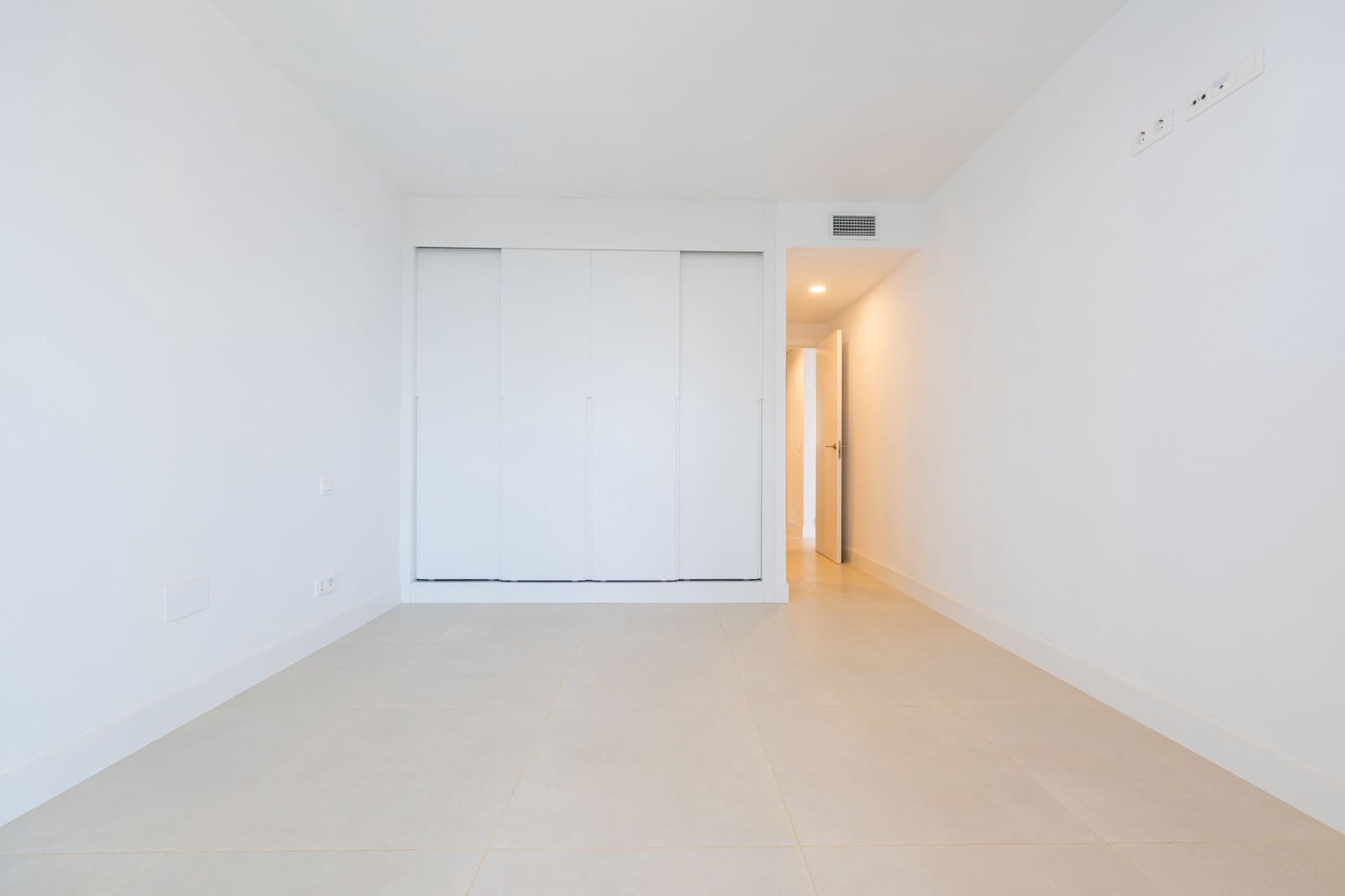 Apartamento de 2 habitaciones en Benalmádena en venta con piscina garaje - 495.000 € (Ref: 9891529)