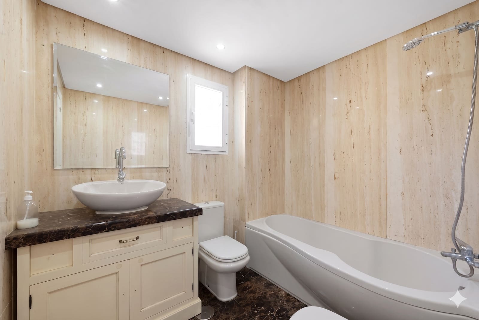 3 sypialnia Apartament na sprzedaż w Benalmadena Costa z basenem garażem - 395 000 € (Ref: 9891530)