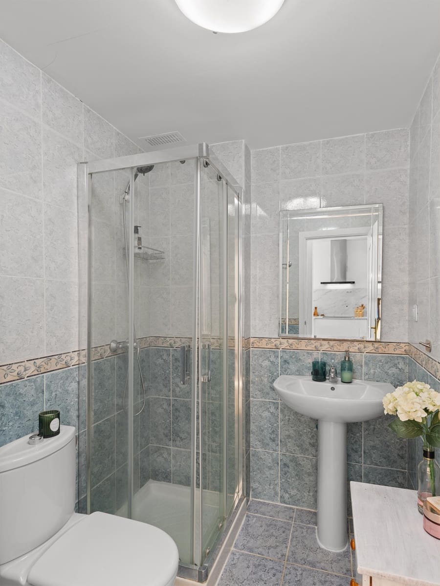2 bedroom Apartment for sale in Torrequebrada with pool - € 420,500 (Ref: 9898607)