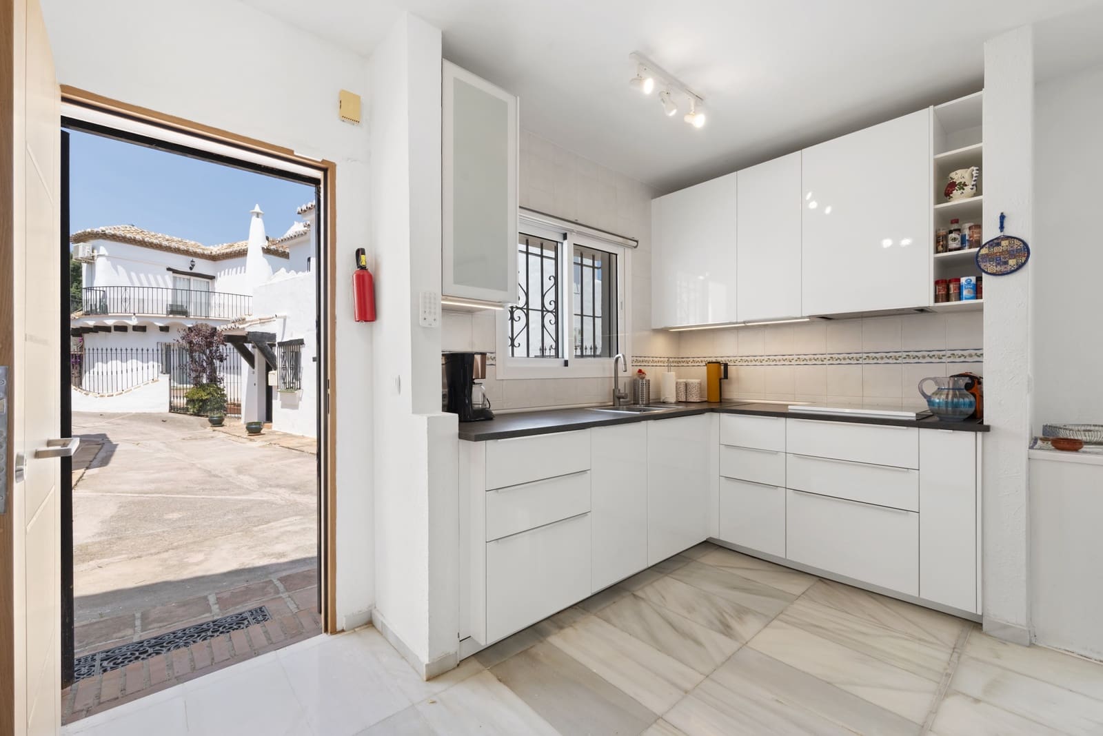 3 Zimmer Villa zu verkaufen in Calahonda mit Pool - 535.000 € (Ref: 9898608)